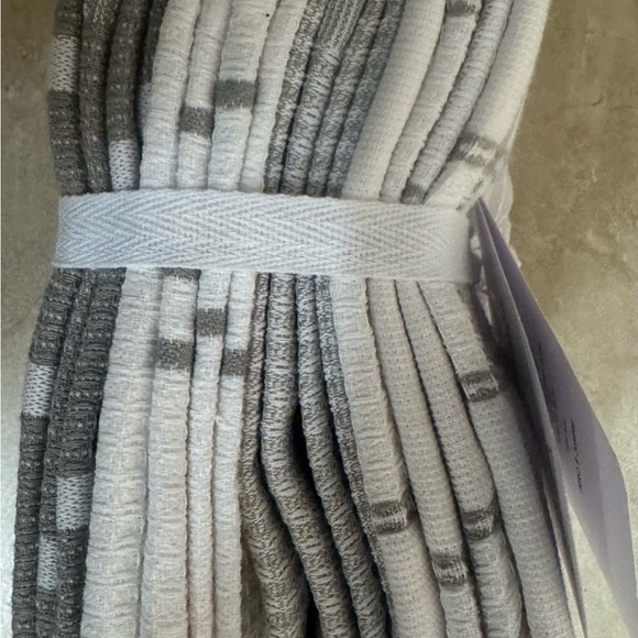 Williams Sonoma Waffle Weave Towels - Picture 8 of 12